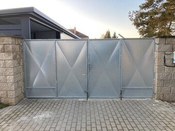 prodám vrata 1,8 x 3,9 m