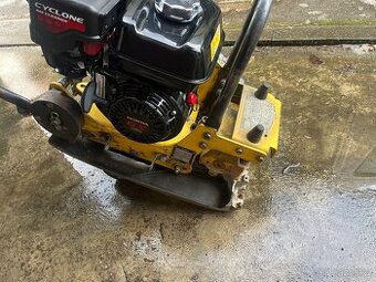 Vibrační deska Bomag