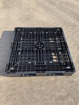 Prodám plastové palety