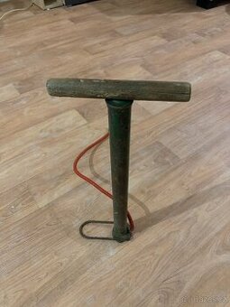 Hustilka , pumpička Škoda , příslušenství k veteránu