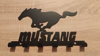 Věšák Ford Mustang