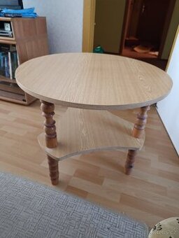 kulatý konferenční stolek