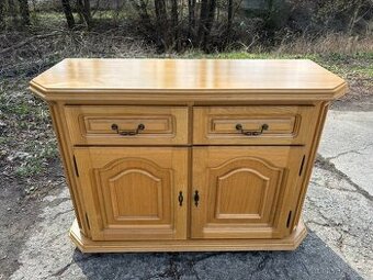 Rustikální masivní komoda světlá