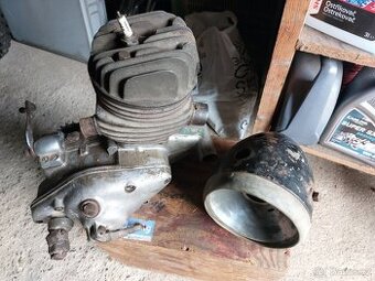Motor ČZ 175 predvalecna a svetlo