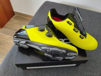 Tretry Force MTB WARRIOR CARBON vel.43 NOVÉ