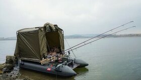 Člun JRC extrém boat 330 + Defender boat shelter + fox pumpa