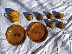 Hrdějovická keramika - talíře, hrnky, džbánek HNĚDÁ VARIANTA