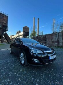 Opel Astra J - plná výbava, nová STK + dálniční známka 2024