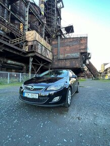 Opel Astra J - plná výbava, nová STK + dálniční známka 2024