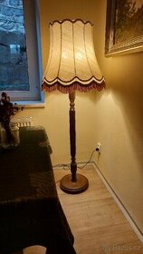 Stojací lampa z pozůstalosti