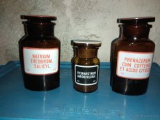Lékárenské(laboratorní) prachovnice, lahve