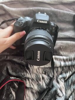 Canon EOS 200D + objektiv 18-55mm (macro 0.25m/0.8ft)