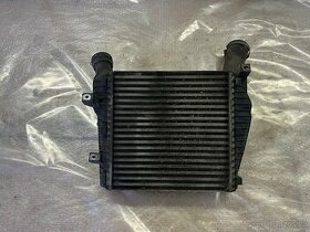 PRAVÝ INTERCOOLER AUDI Q7 3.0 TDI 7L6145804A