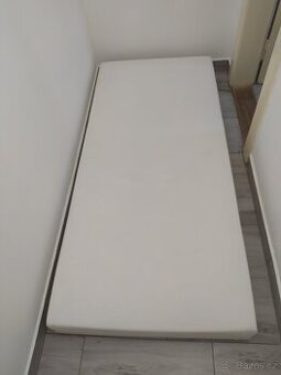 Matrace na dřevěném rámu 200
x 90