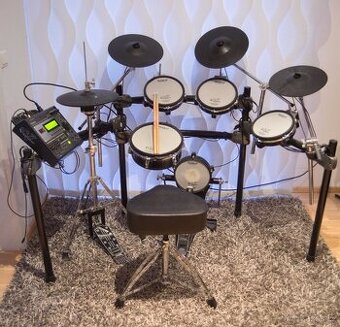 Elektronické bicí Roland TD 12 s křeslem
