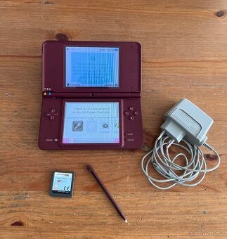 Nintendo DSi XL v Top stavu s příslušenstvím