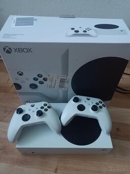 Xbox Series S 500 GB herní konzole - 2 ovladače