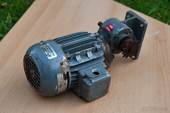 Elektromotor s převodovkou 0,18 kW 1330 otáček