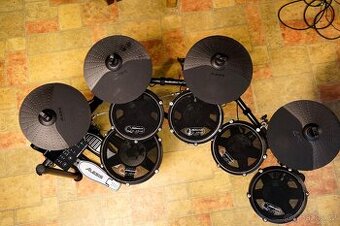 Elektronické bicí Alesis nitro max s přidaným tomem a crahem