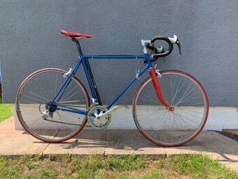 Silniční kolo Favorit – retro stavba
