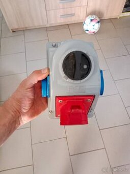Nástěnná zásuvka 400v +220 - 1
