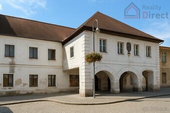 Dva domy v historickém jádru města – 4 bytové jednotky, prov