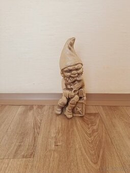 Prodám keramického trpaslíka za 170kč.