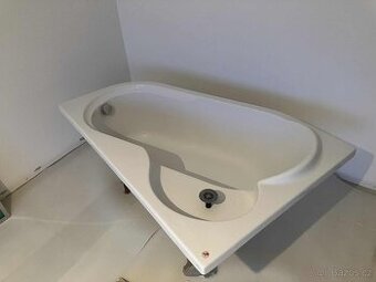 Rohová akrylátová vana 150×100 cm – velmi dobrý stav