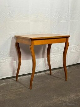 Odkládací stolek (133015)