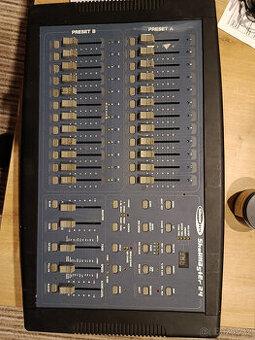 světelný pult / ovladač Showtec Showmaster 24