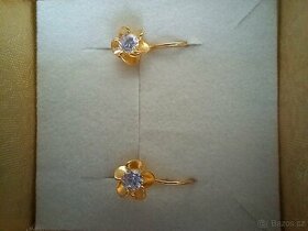 Zlaté náušnice kytičky