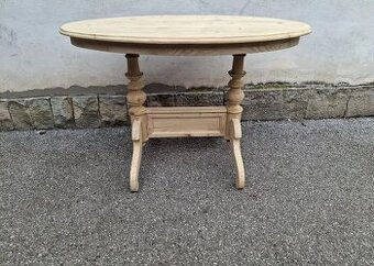 ZAJÍMAVÝ STAROŽITNÝ STŮL PO CELKOVÉ RENOVACI