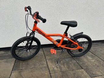 Dětské kolo 16 Btwin + pomocná kolečka, přilba