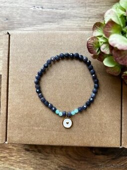 Náramky z přírodních minerálních korálků - safírové srdce