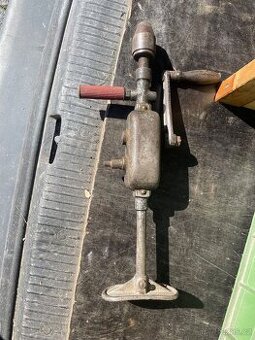 vrtačka na ruční pohon