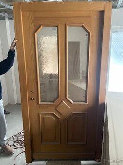 Vchodové dřevěné dveře levé, šíře křídla 98cm