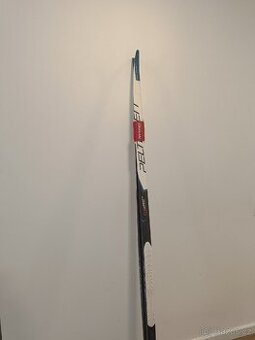 Běžecké nemazací lyže na klasiku