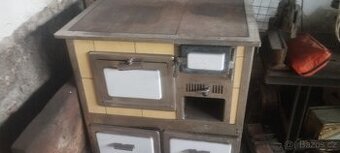 Kuchyňské kachlové kamna-sporák