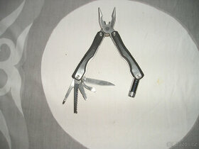 Multifunkční kleště.