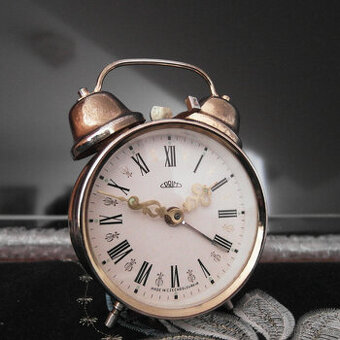 Starý budík Prim malý