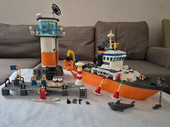 LEGO CITY 7739 - Základna pobřežní stráže s plavající lodí