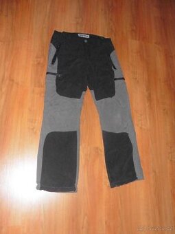 3x sportovní kalhoty, 4x džíny a 2x kraťasy vel. 146 cm