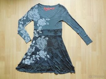 dámské Desigual šedé šaty ke kolenům dl.ruk, vzor S/M