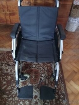 Invalidní vozík