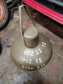 staré industriální vojenské světlo