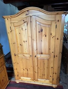 Šatní skříň z masivní borovice, 4868