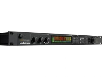 t.c. electronic M-ONE  stereo multiefect procesor