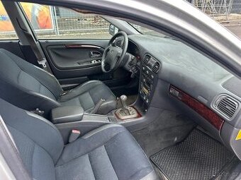 VOLVO V40 2.0T