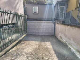 Garážové stání ulice Podolská Praha 4
