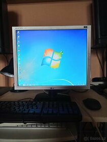 Počítač a monitor